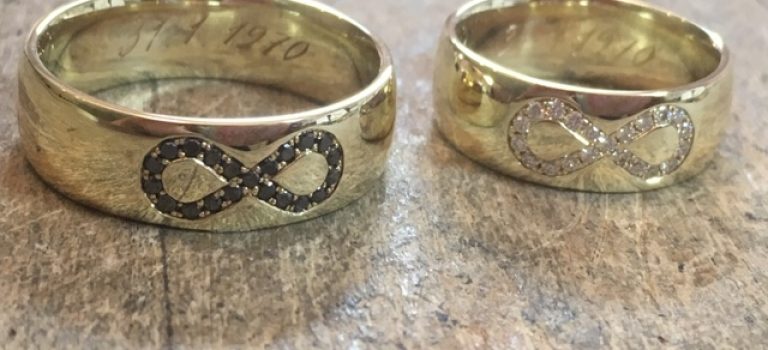 Trend: Snubní prsteny z platiny či bílého zlata s diamanty