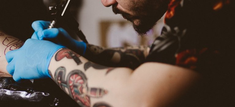 Dermatoložka radí: Čeho se vyvarovat před tetováním
