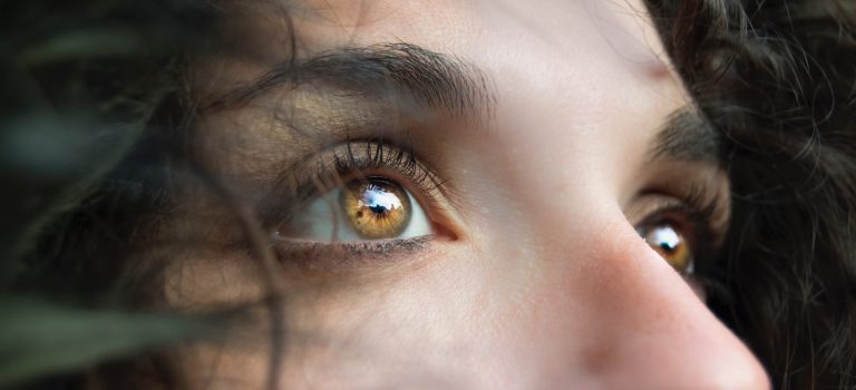 Obnovující oční péče proti vráskám